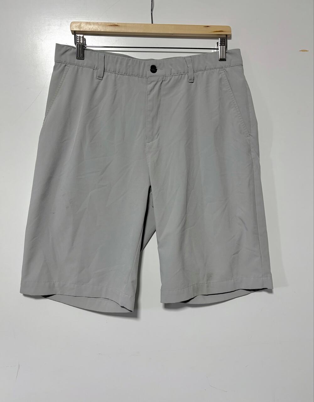 Mens Adidas golf short, gray size 34